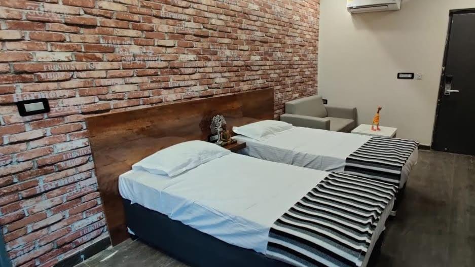 Restel Studio Flats Haydarabad Dış mekan fotoğraf